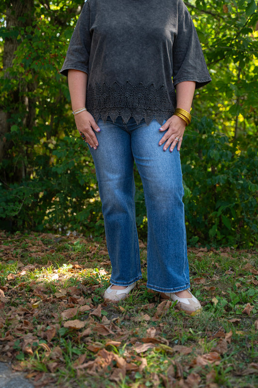 Ellie Beth Crop Jean